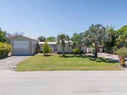 Picture of 1014 E Anchor Ln, Moore Haven, FL 33471