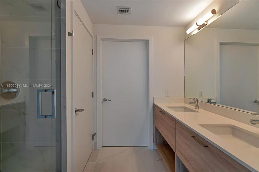 Picture of 16385 Biscayne Blvd # 1517, North Miami Beach FL 33160