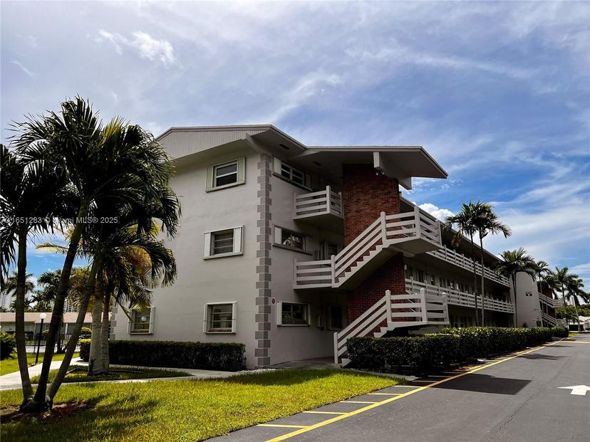 Picture of 700 Layne Blvd # 212, Hallandale Beach FL 33009