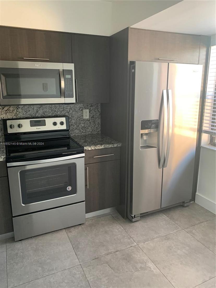 Picture of 425 W Park Dr # 12, Miami FL 33172