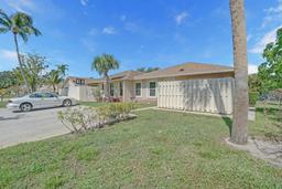 Picture of 1960 SE 1St Cir # 4B, Boynton Beach, FL 33435