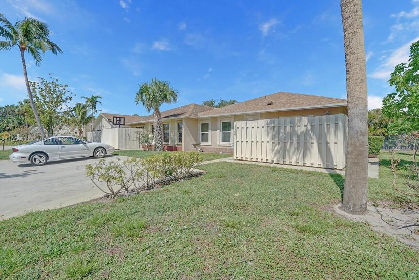 Picture of 1960 SE 1St Cir # 4B, Boynton Beach FL 33435