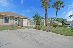 Picture of 1960 SE 1St Cir # 4B, Boynton Beach, FL 33435