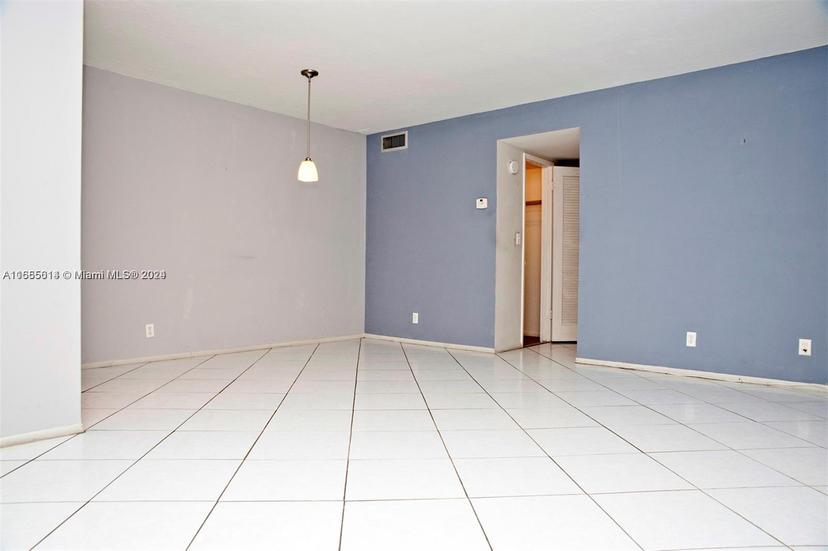 Picture of 300 Layne Blvd # 215, Hallandale Beach FL 33009