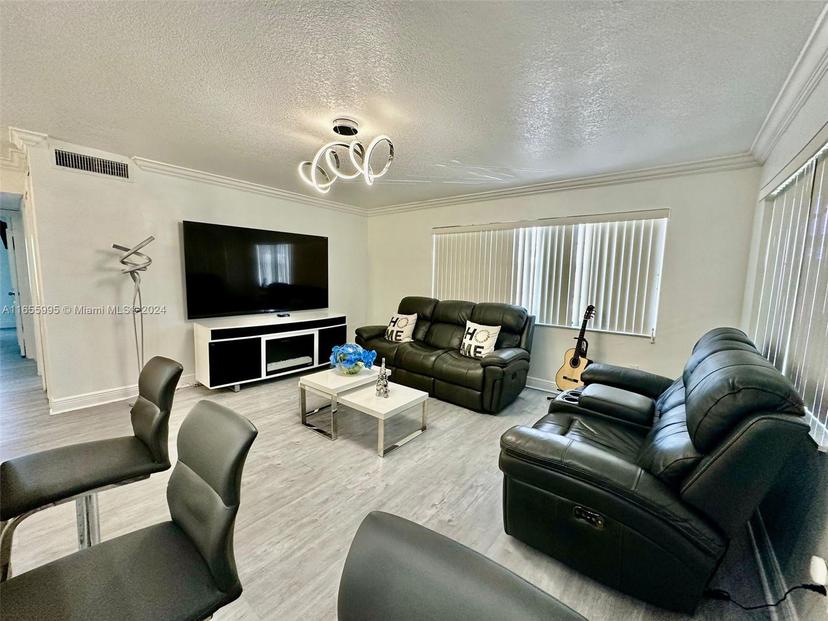 Picture of 101 NW 204Th St # 18X, Miami Gardens FL 33169