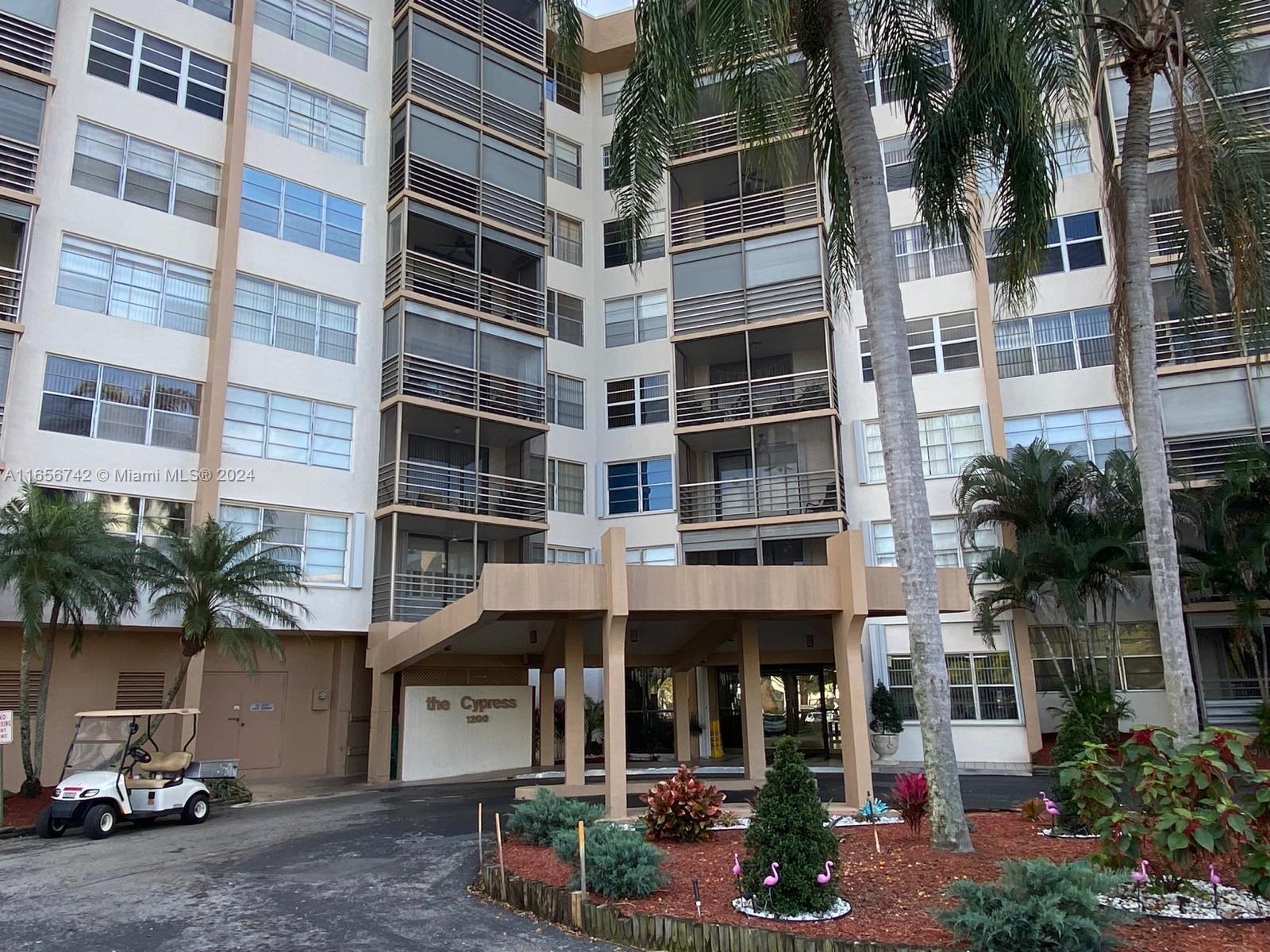 Picture of 1200 Saint Charles Pl # 321, Pembroke Pines, FL 33026