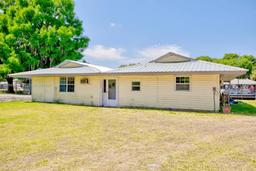 Picture of 1607 Lakeshore Dr, Lorida, FL 33857