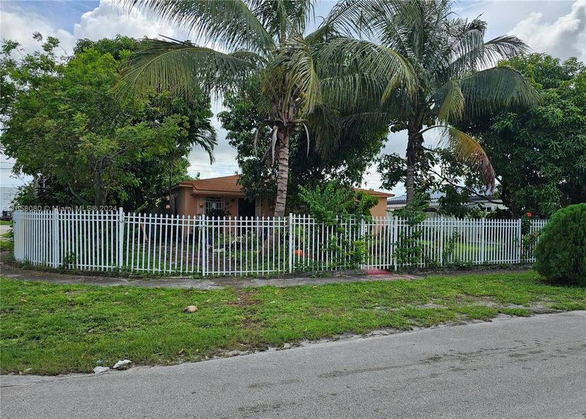 Picture of 695 E 9Th Ln, Hialeah FL 33010