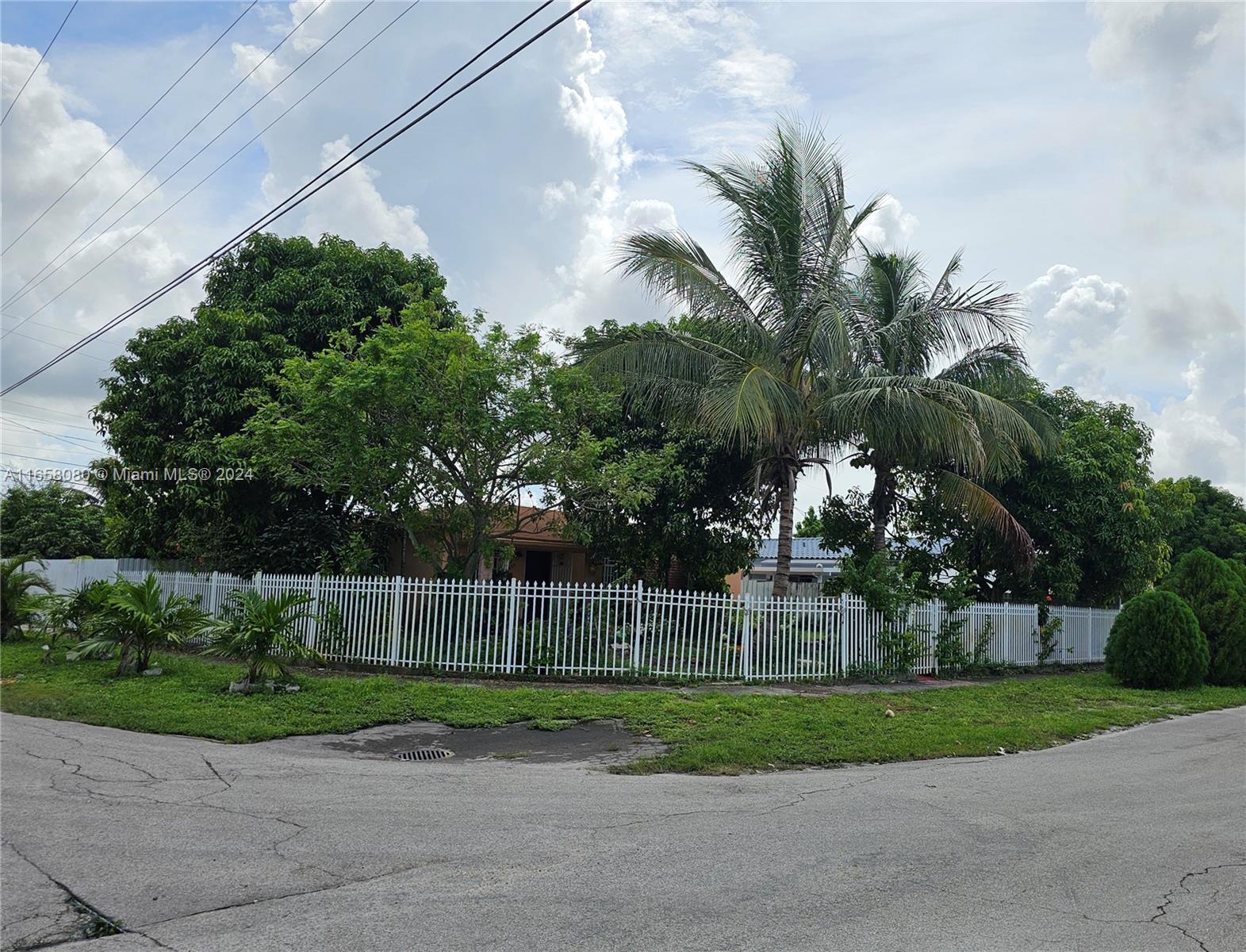 Picture of 695 E 9Th Ln, Hialeah, FL 33010