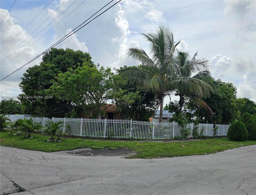 Picture of 695 E 9Th Ln, Hialeah FL 33010