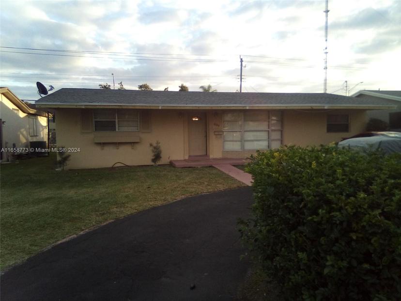 Picture of 6704 Emerald Lake Dr, Miramar FL 33023