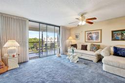 Picture of 900 Saint Charles Pl # 616, Pembroke Pines, FL 33026