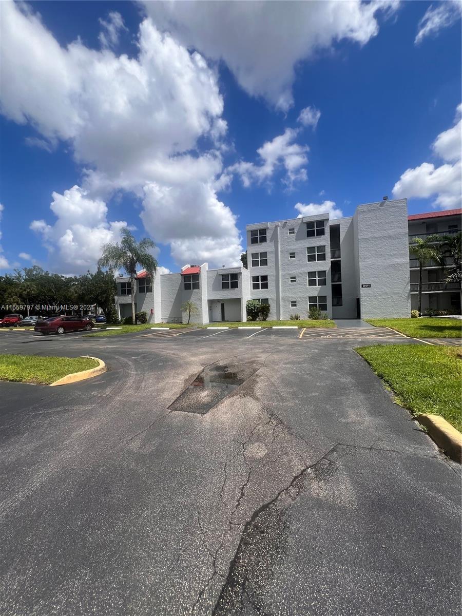 Picture of 9411 Evergreen Pl # 301, Davie, FL 33324