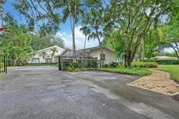 Picture of 6875 SW 96Th St, Pinecrest, FL 33156