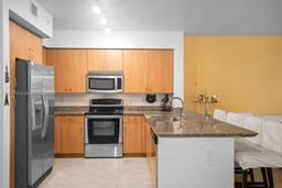 Picture of 1830 Radius Dr # 1024, Hollywood, FL 33020