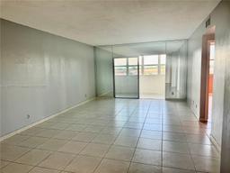 Picture of 4330 Hillcrest Dr # 506, Hollywood, FL 33021