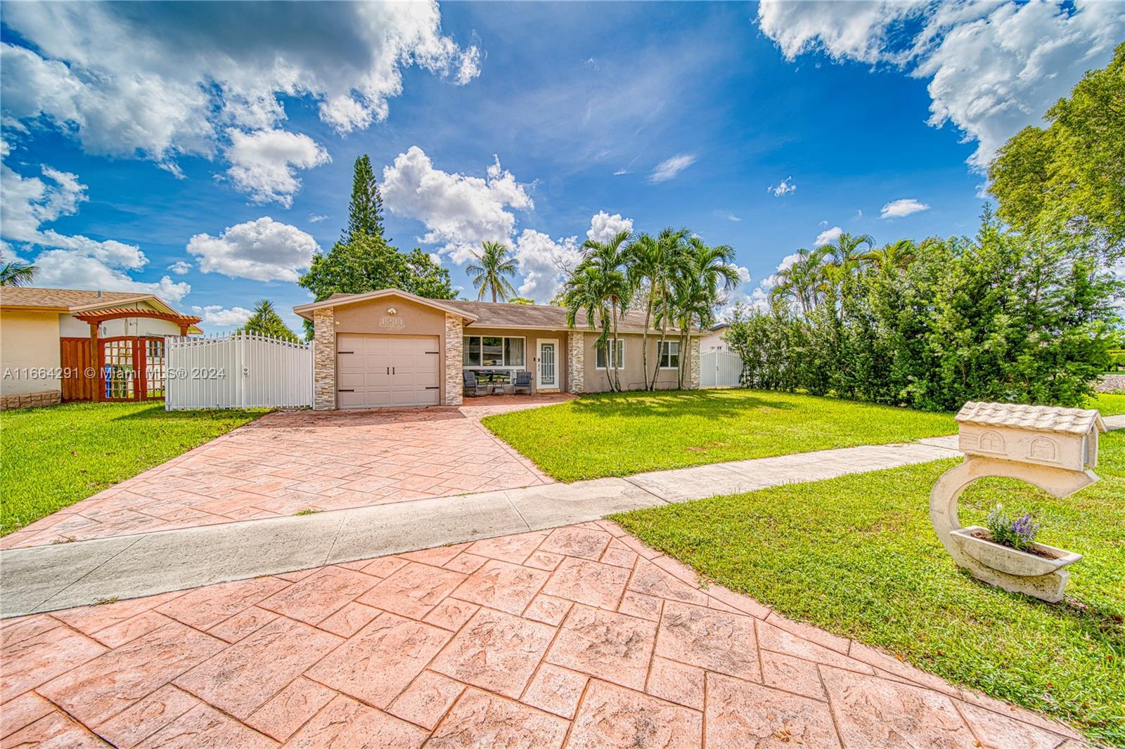 Picture of 1211 NW 96Th Ter, Pembroke Pines, FL 33024