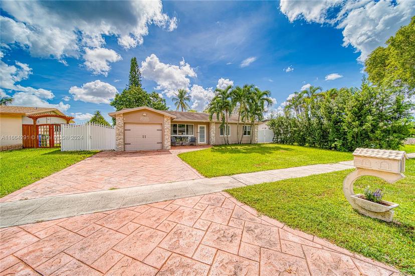 Picture of 1211 NW 96Th Ter, Pembroke Pines FL 33024