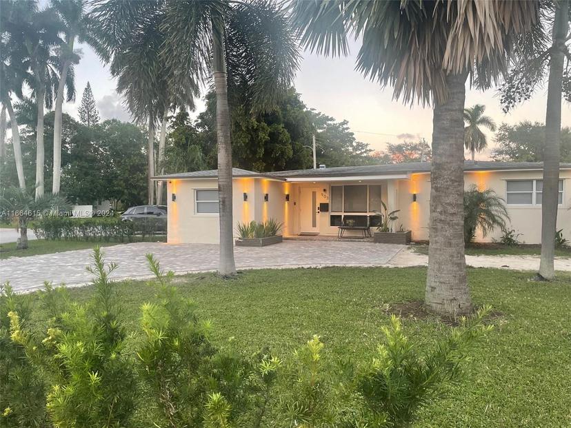 Picture of 903 N Golf Dr, Hollywood FL 33021