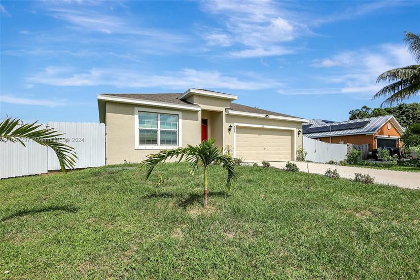 Picture of 729 SW Lakehurst Dr, Port St. Lucie FL 34983