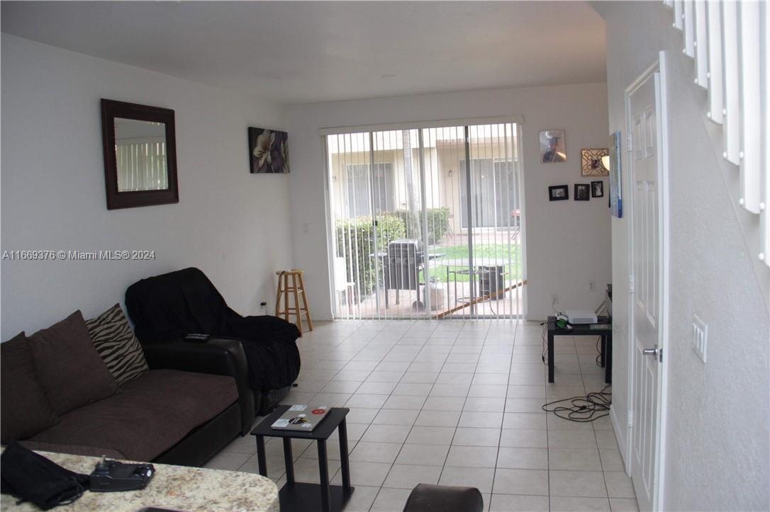 Picture of 1935 Gardenia Ct # 1935, Riviera Beach, FL 33404