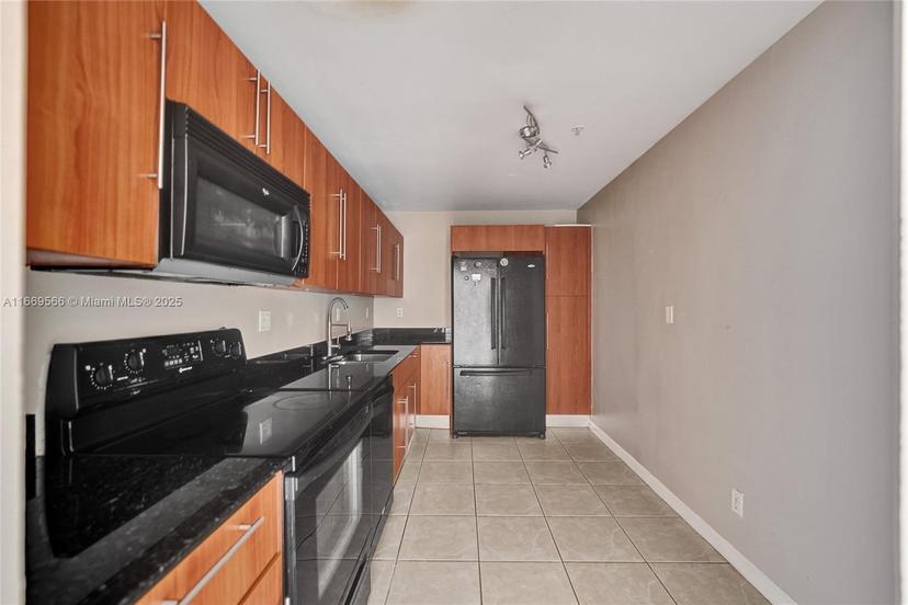 Picture of 3001 S Ocean Dr # 247, Hollywood FL 33019