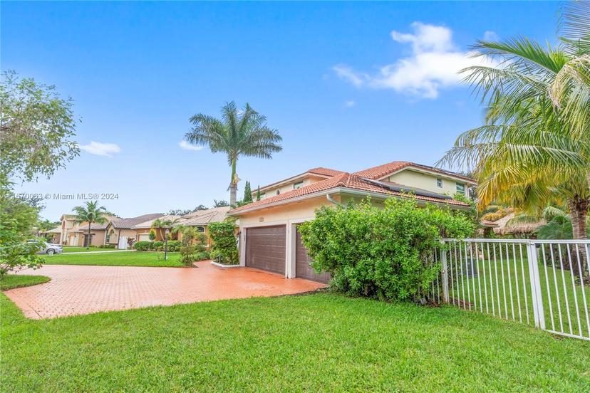 Picture of 7139 W Mariposa Cir W, Pembroke Pines FL 33331