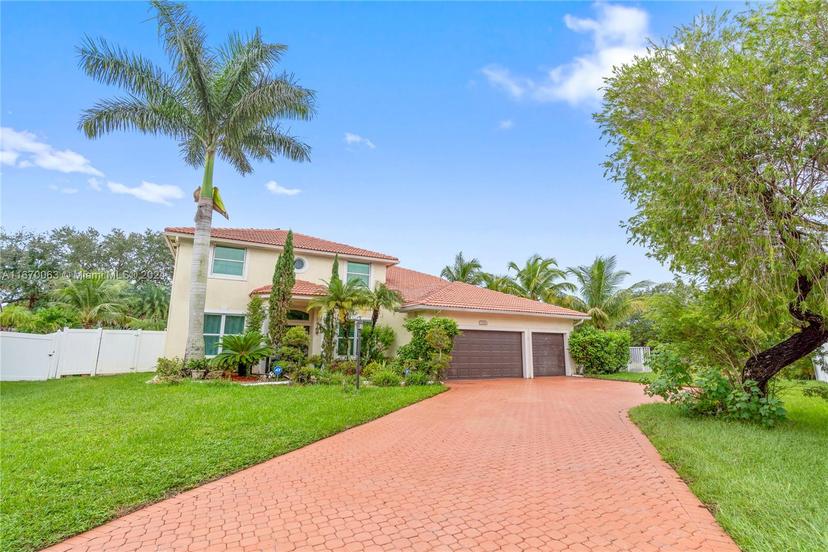 Picture of 7139 W Mariposa Cir W, Pembroke Pines FL 33331