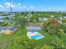 Picture of 5401 Lakeshore Dr, Mangonia Park, FL 33407