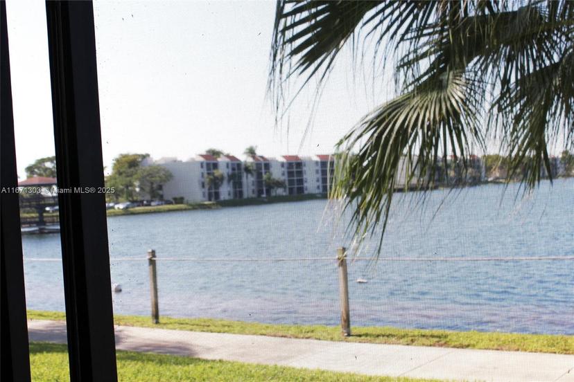 Picture of 112 Lake Emerald Dr # 109, Oakland Park FL 33309