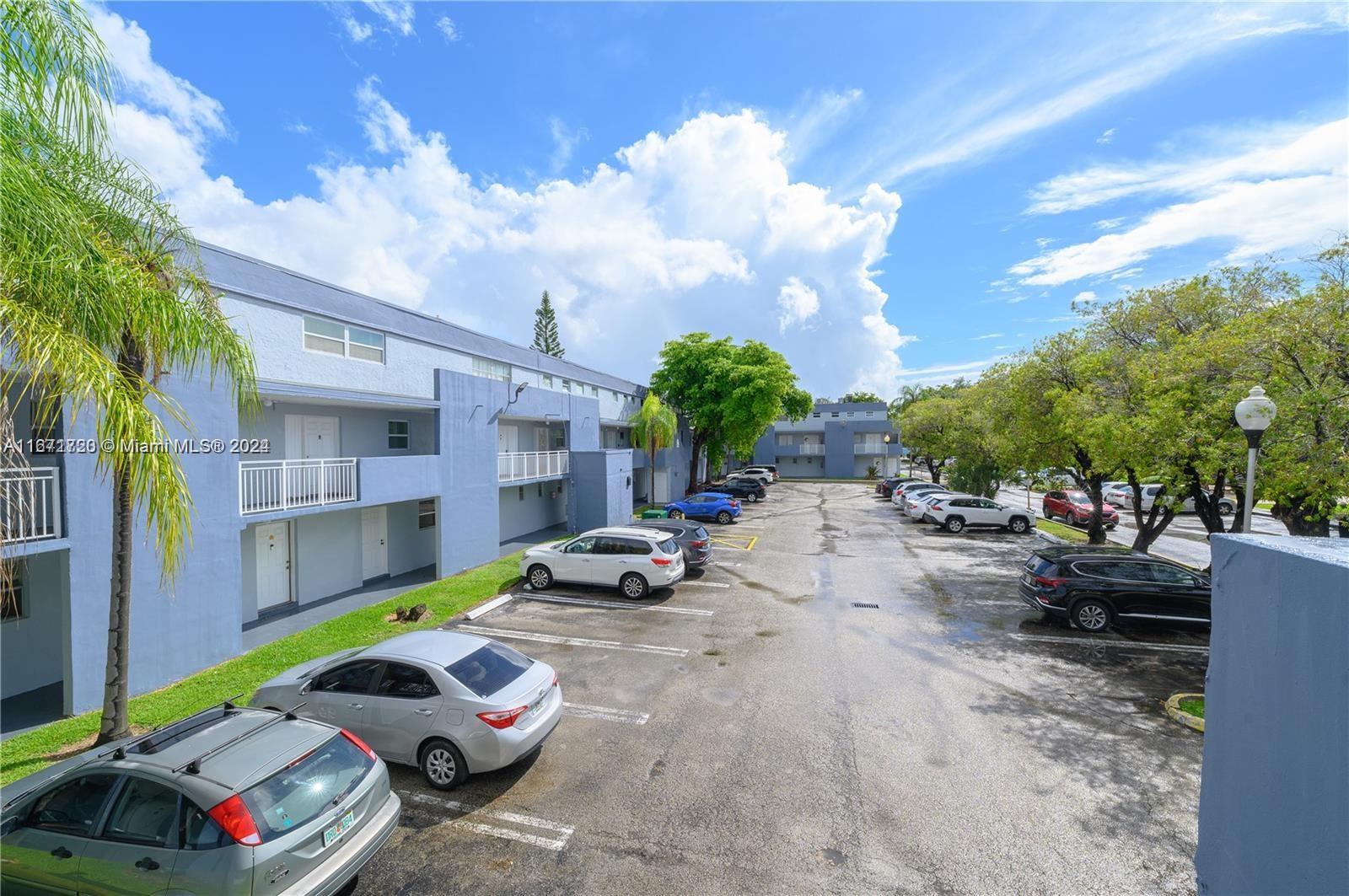 Picture of 9375 Fontainebleau Blvd # L417, Miami, FL 33172