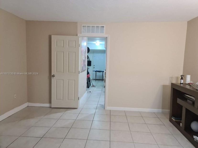 Picture of 9375 Fontainebleau Blvd # L417, Miami FL 33172