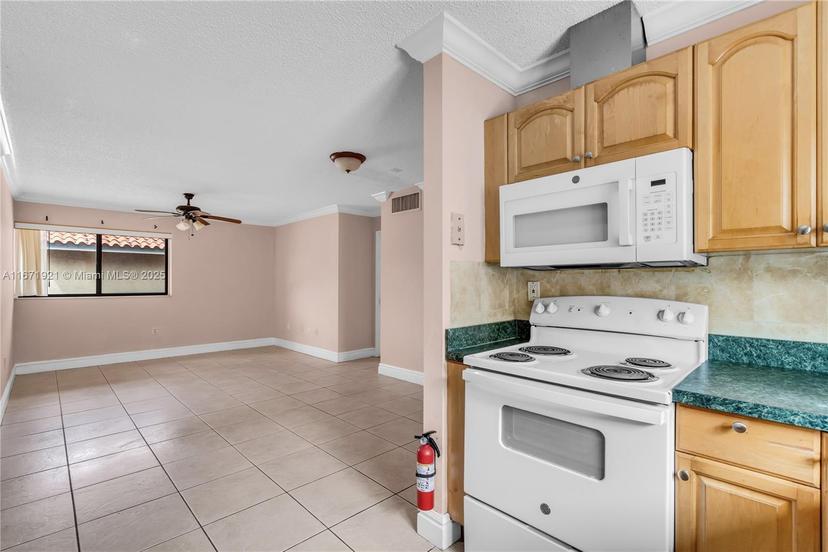 Picture of 2760 W 62Nd Pl # 203, Hialeah FL 33016