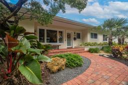 Picture of 1001 S Alhambra Cir, Coral Gables, FL 33146