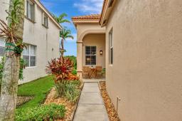 Picture of 1617 Winterberry Ln, Weston, FL 33327