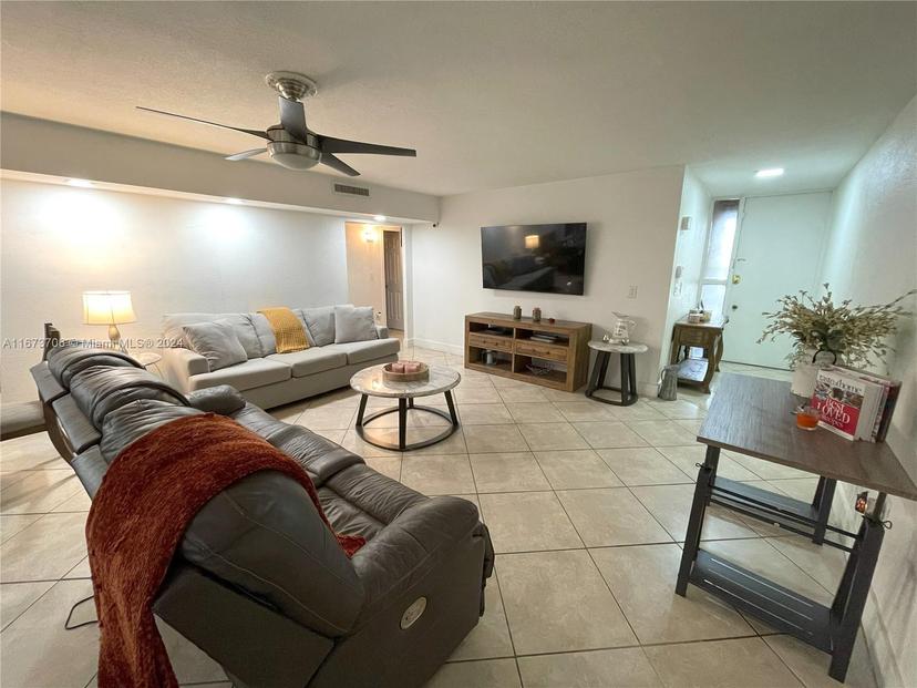 Picture of 16009 Kingsmoor Way # 16009, Miami Lakes FL 33014