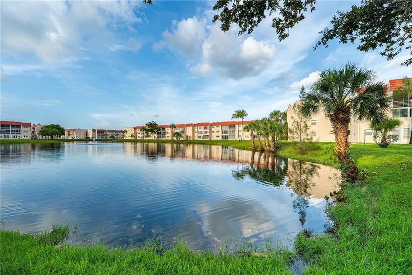 Picture of 2651 E Sunrise Lakes Drive # 309, Sunrise FL 33322