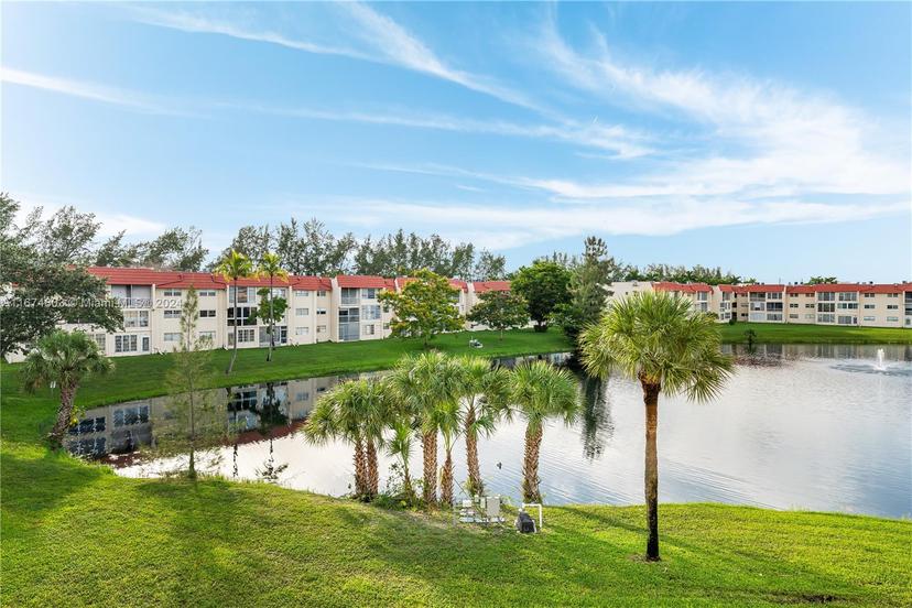 Picture of 2651 E Sunrise Lakes Drive # 309, Sunrise FL 33322