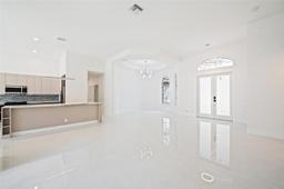 Picture of 1807 Victoria Pointe Cir, Weston, FL 33327