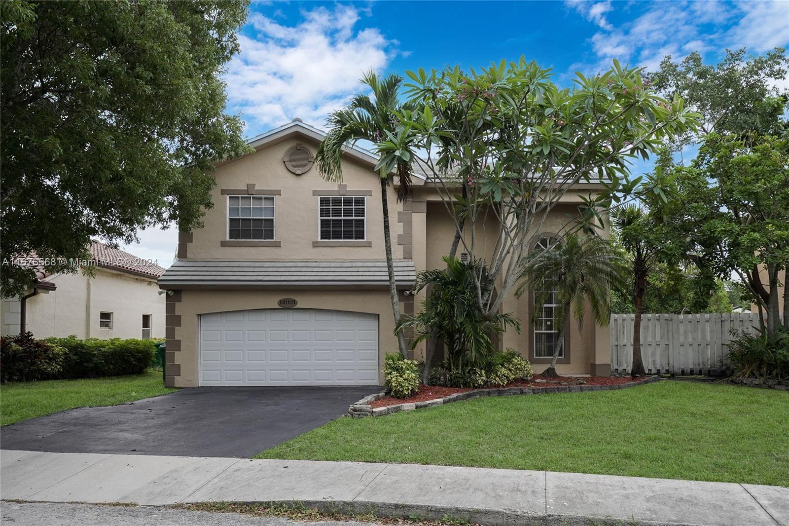 Picture of 14021 Richwood Pl, Davie, FL 33325