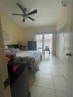 Picture of 2224 W 53Rd Pl # 2224, Hialeah, FL 33016