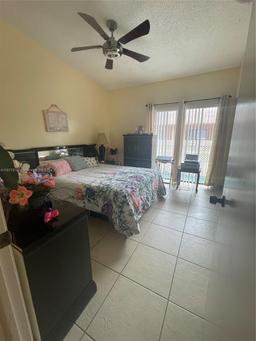 Picture of 2224 W 53Rd Pl # 2224, Hialeah, FL 33016