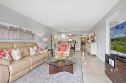 Picture of 9800 N Hollybrook Lake Dr # 210, Pembroke Pines, FL 33025