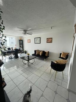 Picture of 8110 Sunrise Lakes Blvd # 211, Sunrise, FL 33322