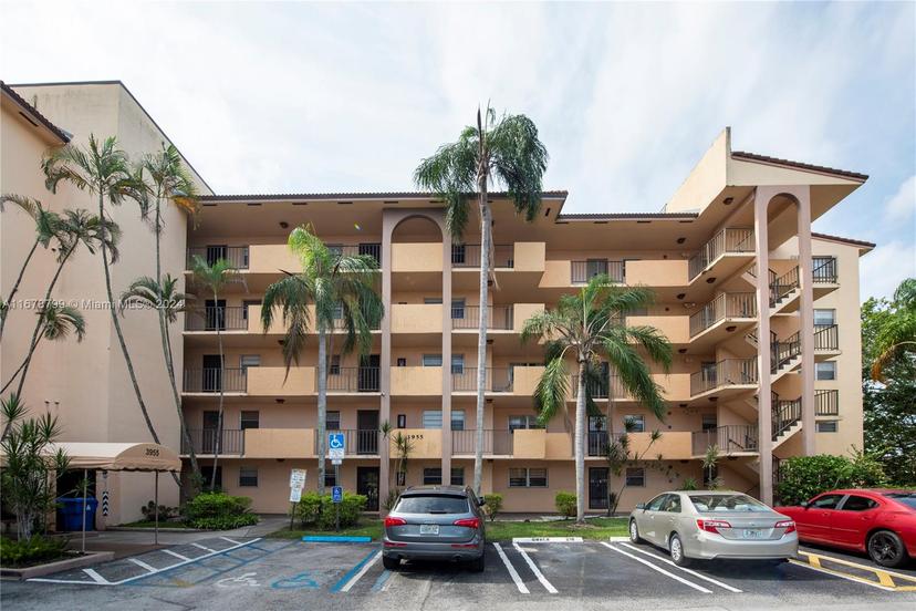 Picture of 3955 N Nob Hill Rd # 109, Sunrise FL 33351