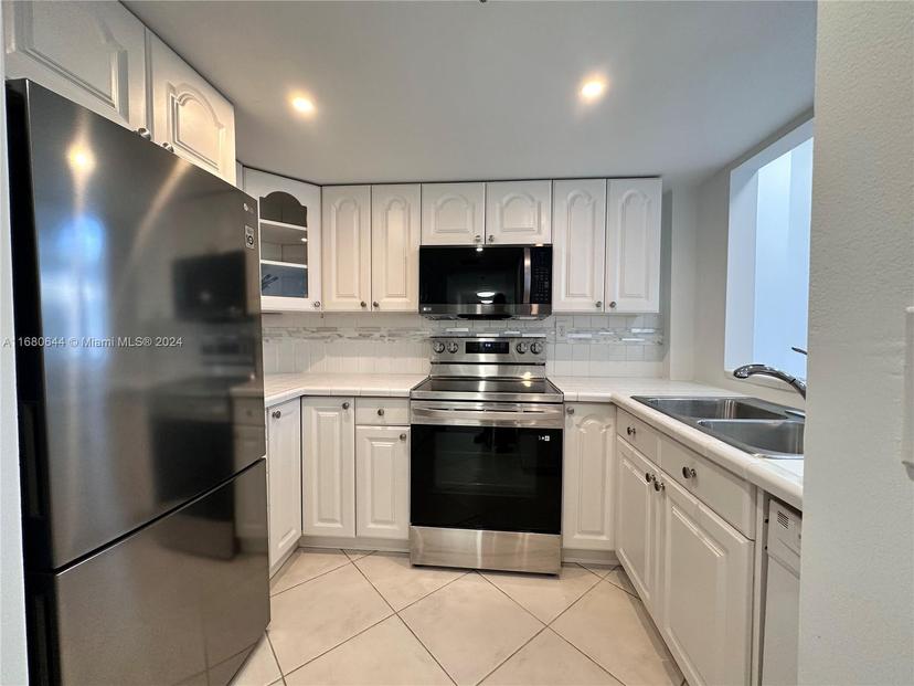 Picture of 540 Brickell Key Dr # 302, Miami FL 33131