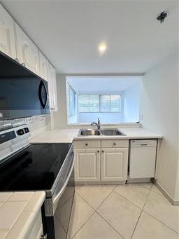 Picture of 540 Brickell Key Dr # 302, Miami, FL 33131