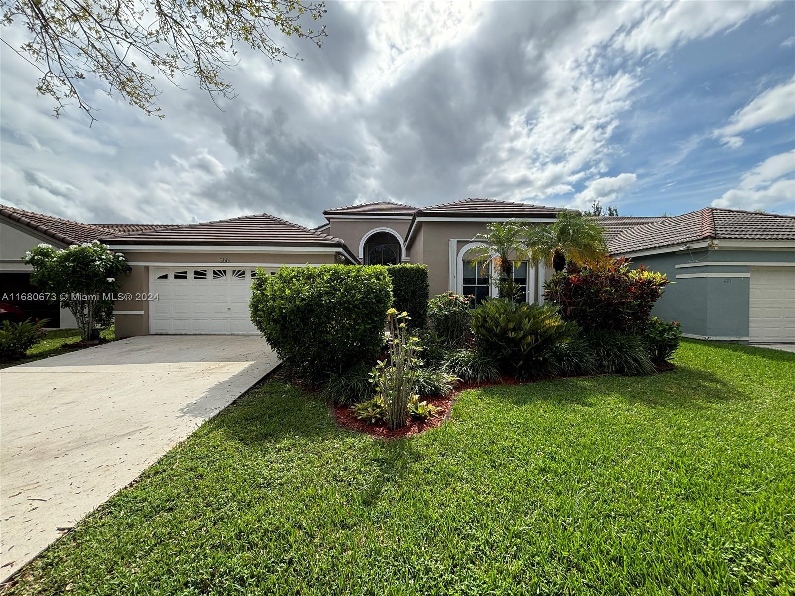 Picture of 495 Carrington Ln, Weston, FL 33326