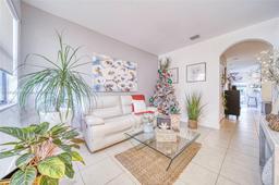 Picture of 10327 NW 89Th Ter, Doral, FL 33178