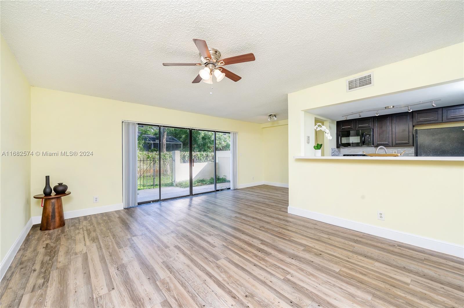 Picture of 8801 W Sample Rd # 7, Coral Springs, FL 33065